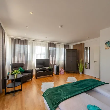 Top Penthouse Stuttgart Airport Messe Parkplatz Heimkino&Terrasse Apartment