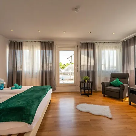 Top Penthouse Stuttgart Airport Messe Parkplatz Heimkino&Terrasse *
